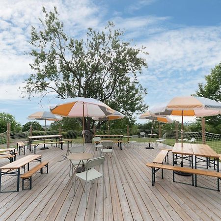 Camping Le Mont Libre - Cottage & Espace Nature - Gannat Ngoại thất bức ảnh