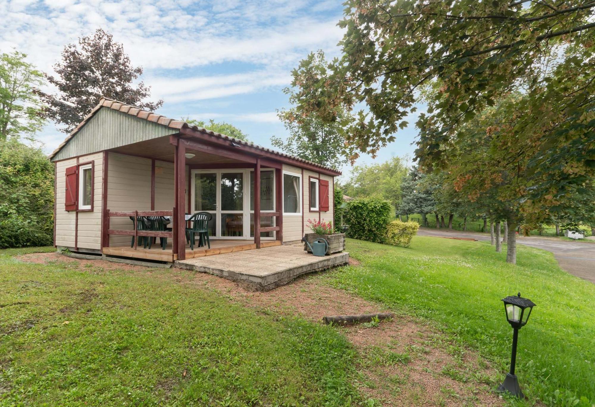 Camping Le Mont Libre - Cottage & Espace Nature - Gannat Ngoại thất bức ảnh