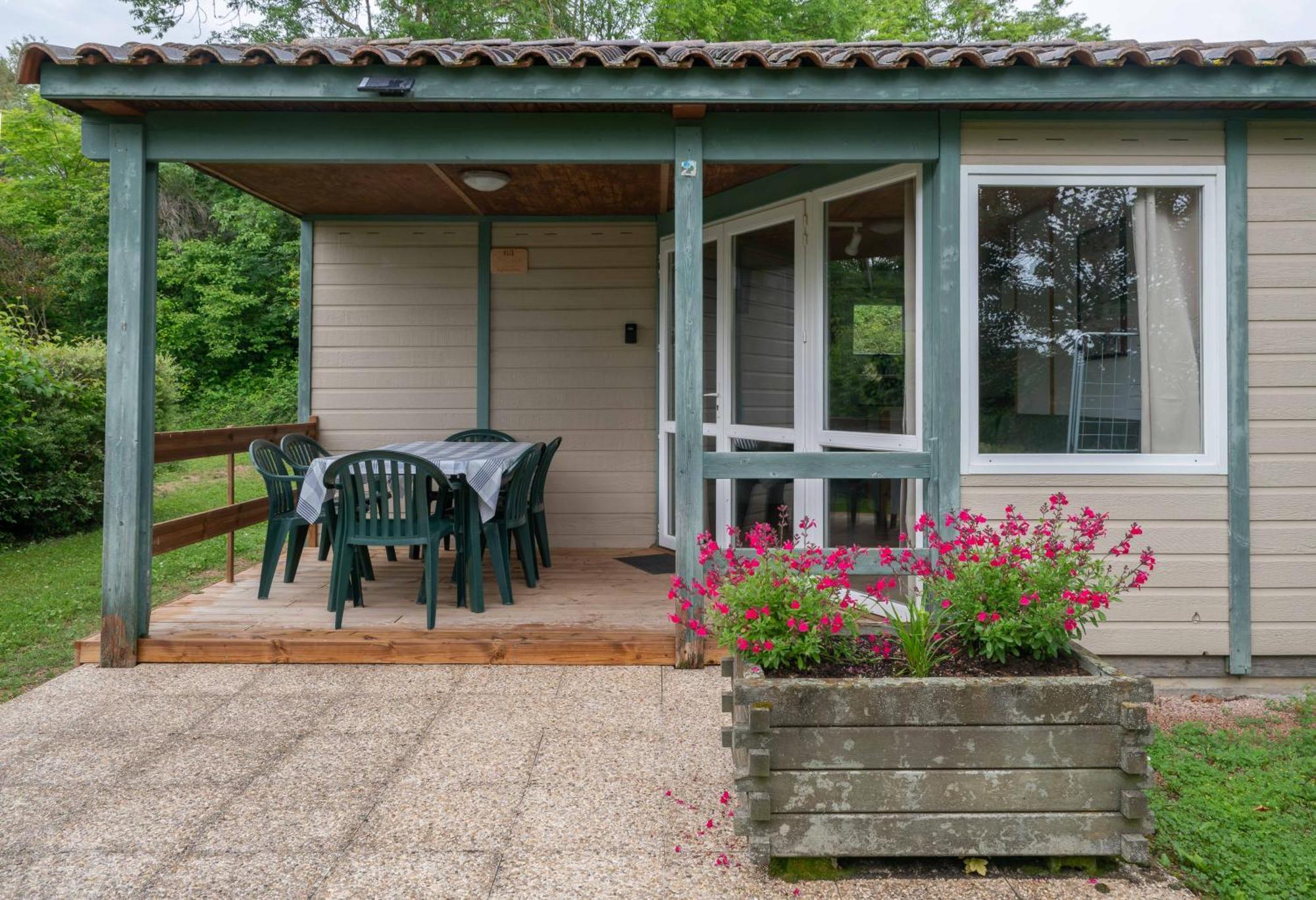 Camping Le Mont Libre - Cottage & Espace Nature - Gannat Ngoại thất bức ảnh