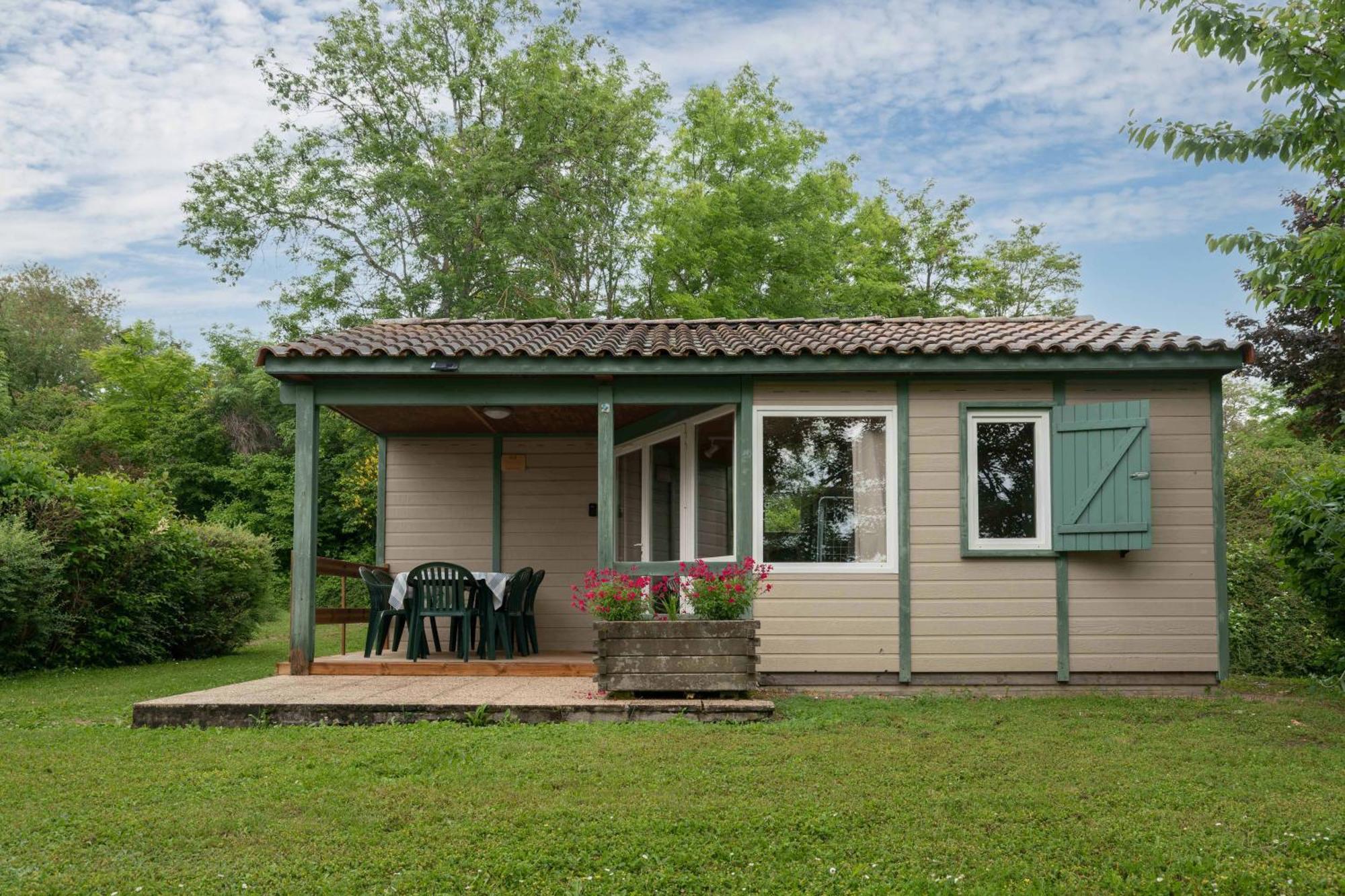 Camping Le Mont Libre - Cottage & Espace Nature - Gannat Ngoại thất bức ảnh