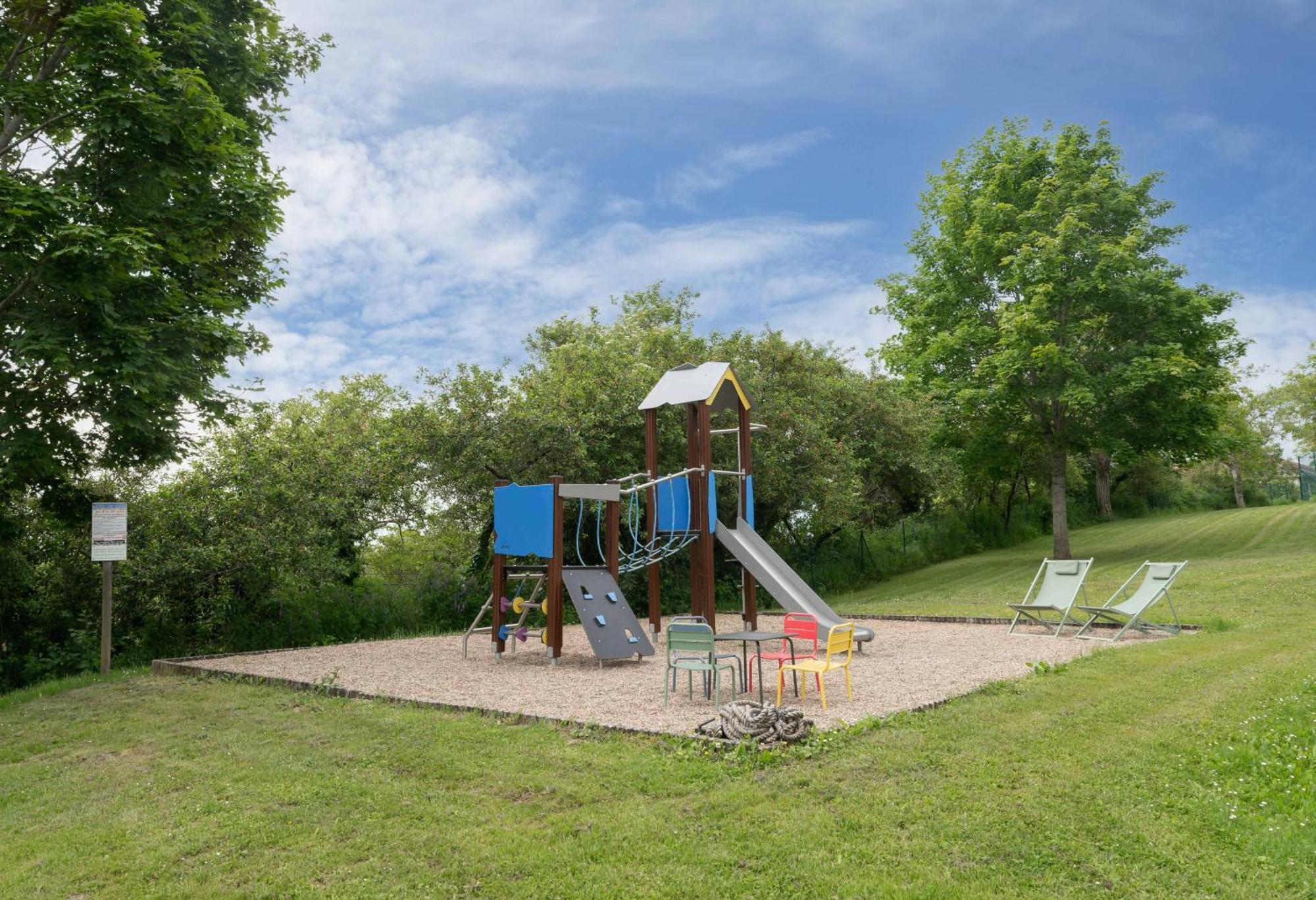 Camping Le Mont Libre - Cottage & Espace Nature - Gannat Ngoại thất bức ảnh