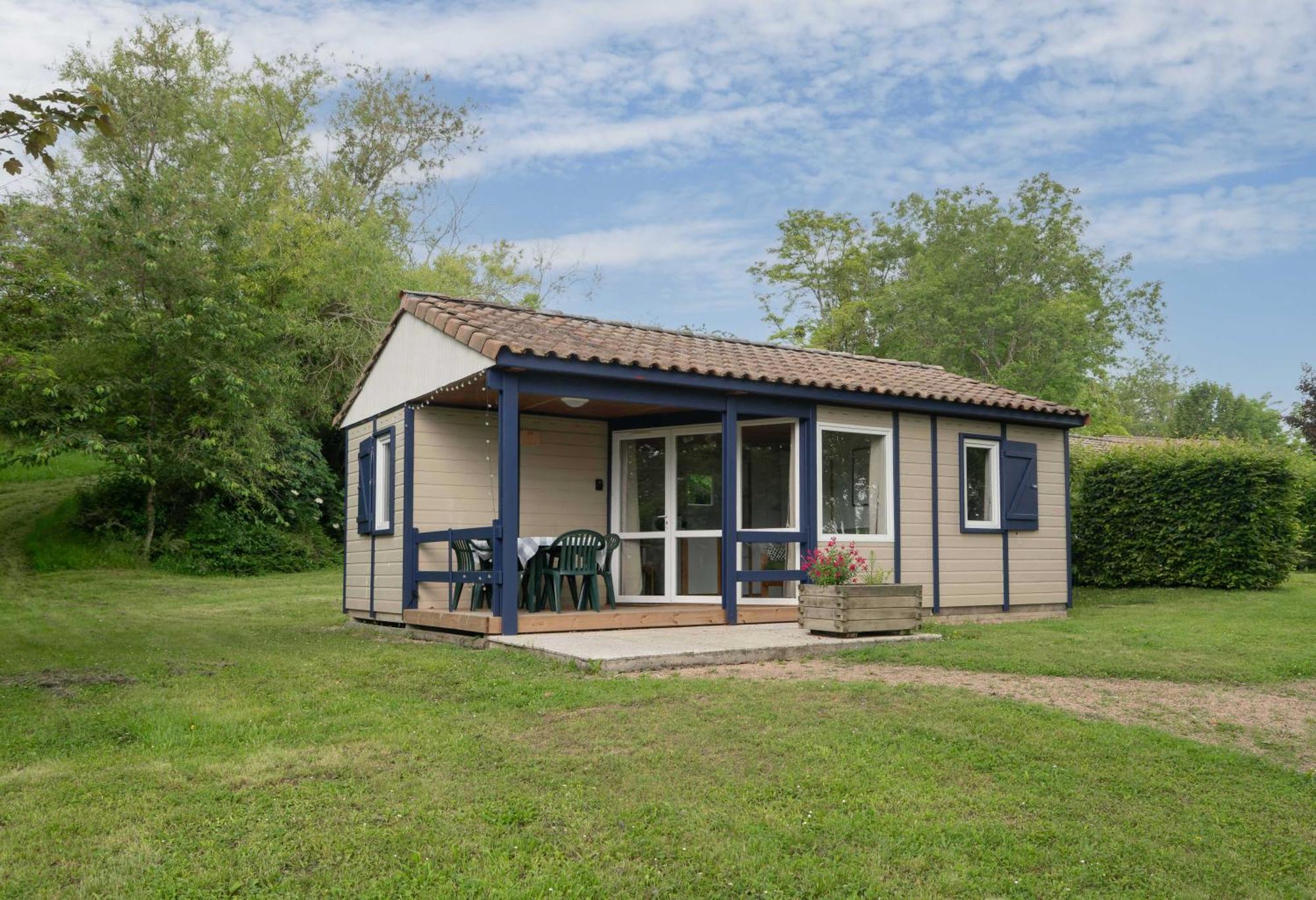 Camping Le Mont Libre - Cottage & Espace Nature - Gannat Ngoại thất bức ảnh